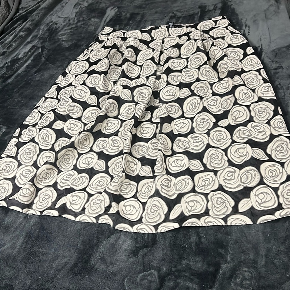 Size 16 rose printed skirt NWT